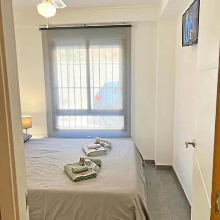 A 150 Metros Del Mar, Parking Gratis, Ac Apartment