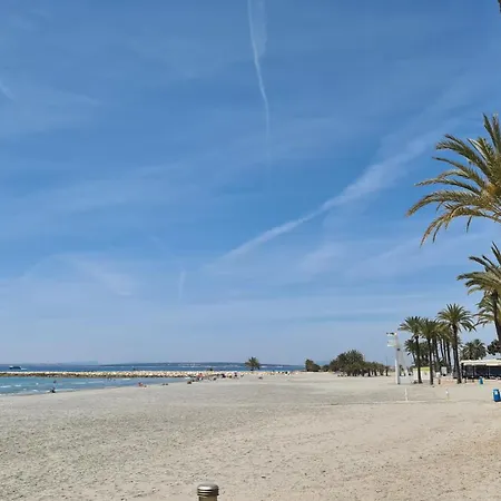 Apartment A 150 Metros Del Mar, Parking Gratis, Ac *